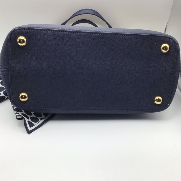 MICHAEL KORS NWT GORGEOUS NAVY LEATHER TOTE BAG WITH BLUE/ WHITE POLKA DOT SCARF - Picture 4 of 11